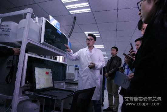 市民走进环境监测实验室 实现实验室与民“零”接触
